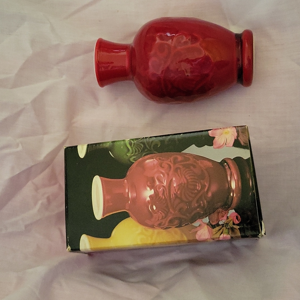 Avon Spring Bouquet fragranced Vase